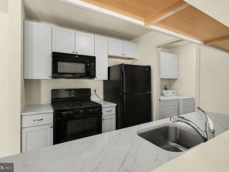 902 Dogwood Ct — Photo 4
