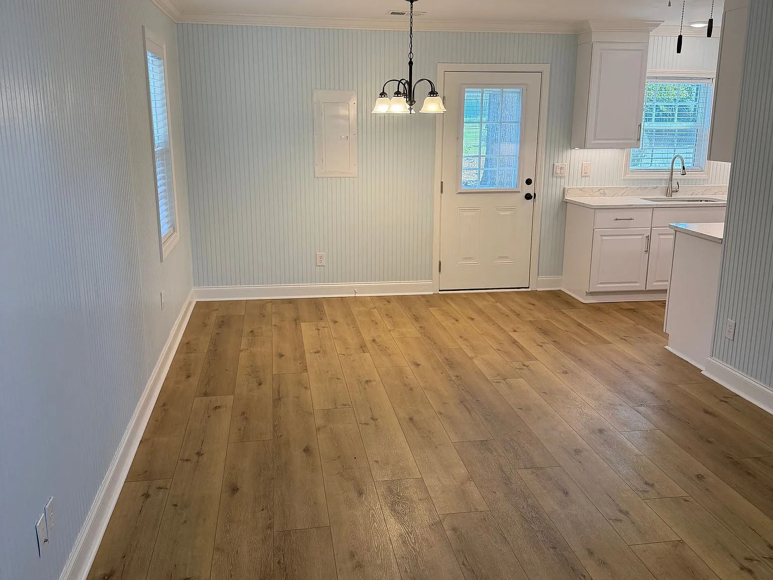 Charming 2 Bedroom, 2 Bath Home For Rent — Photo 4