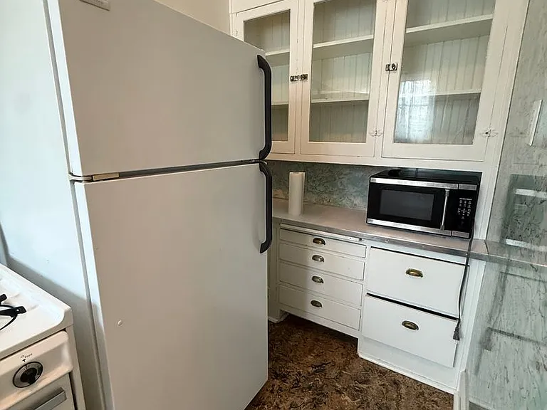 230 S Washington St — Photo 4
