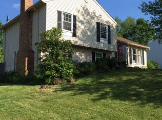 208 Amy Ct, Sterling, VA 20164