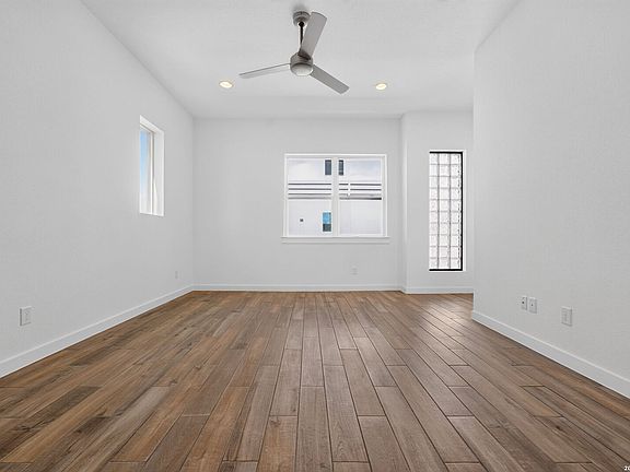 5th image of 1735 W Gramercy Pl #301