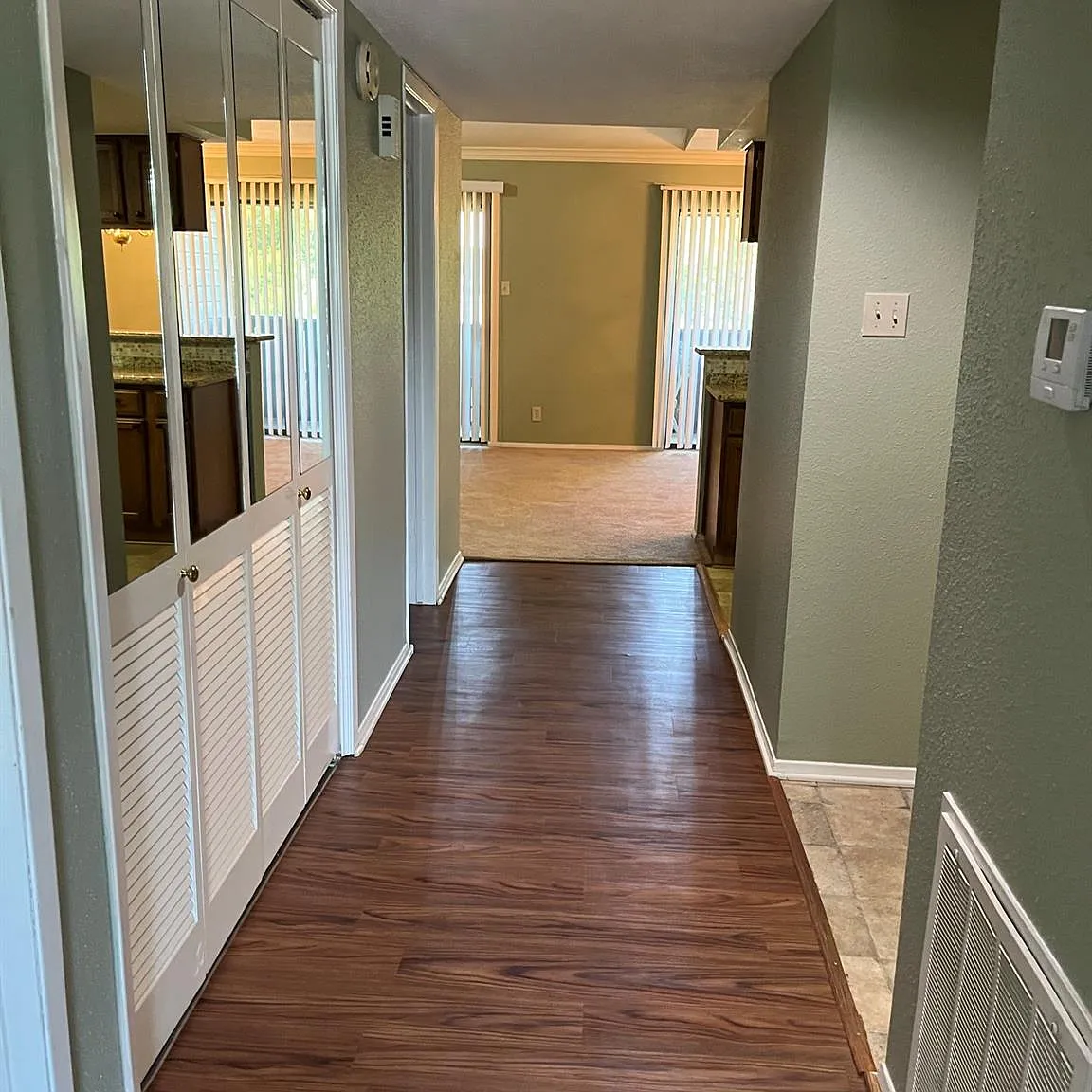 1 bed, 1.0 bath, 1249 sqft, $1,150 — Photo 4