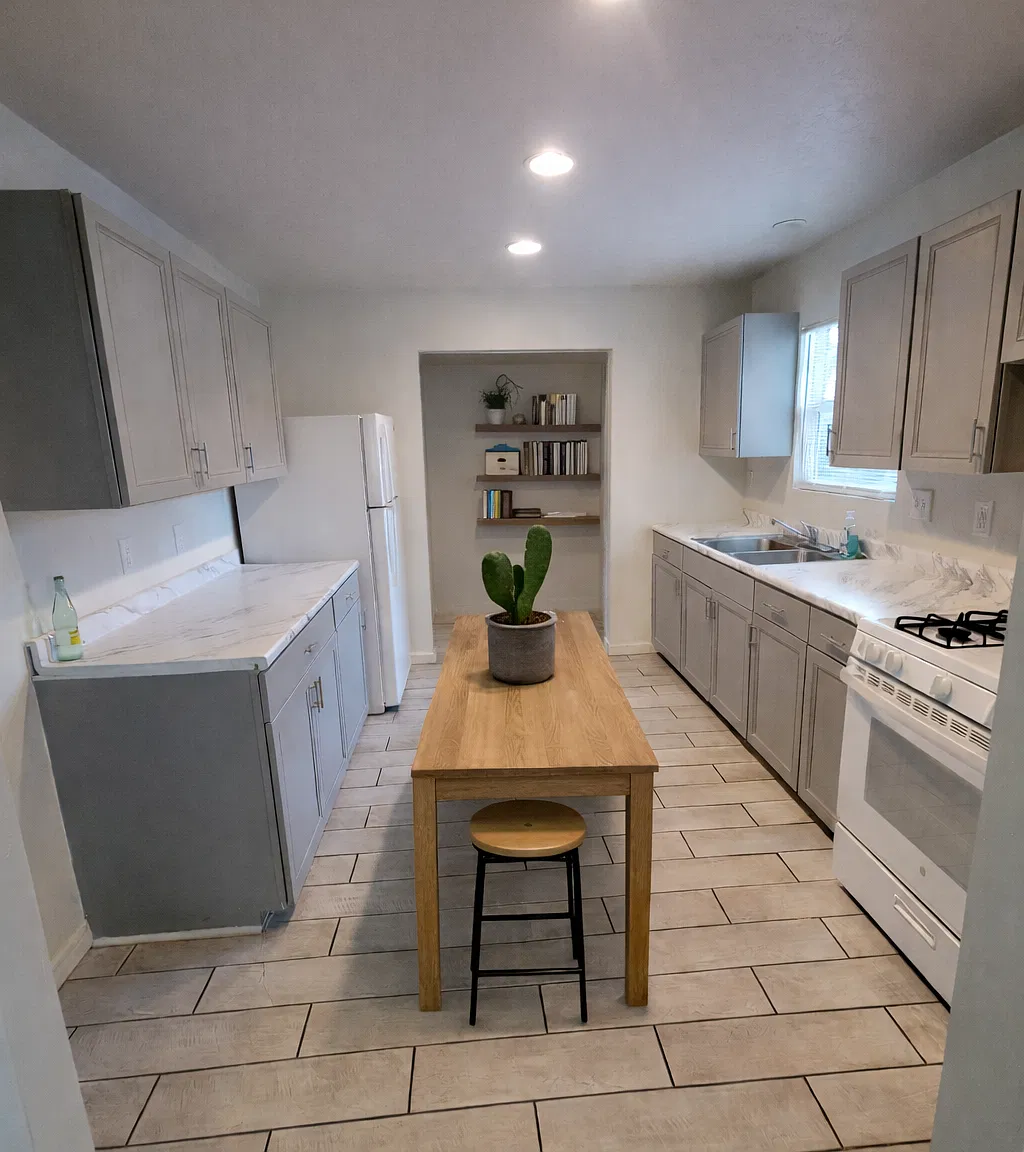 323 Precious St — Photo 3