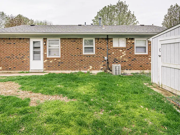 6910 Stablelake Ct — Photo 34
