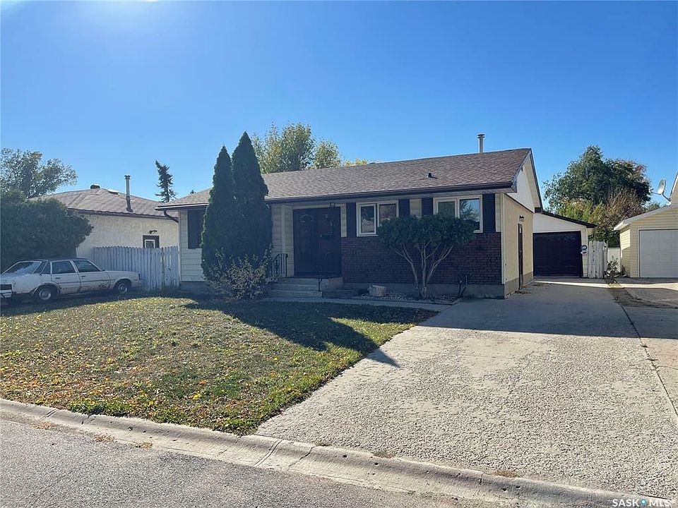 1st image of 66 Clermont Cres