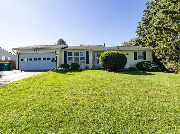 55 New Gate Dr, Henrietta, NY 14467