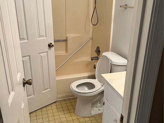 2nd image of 102 Barrington Dr Ste 1