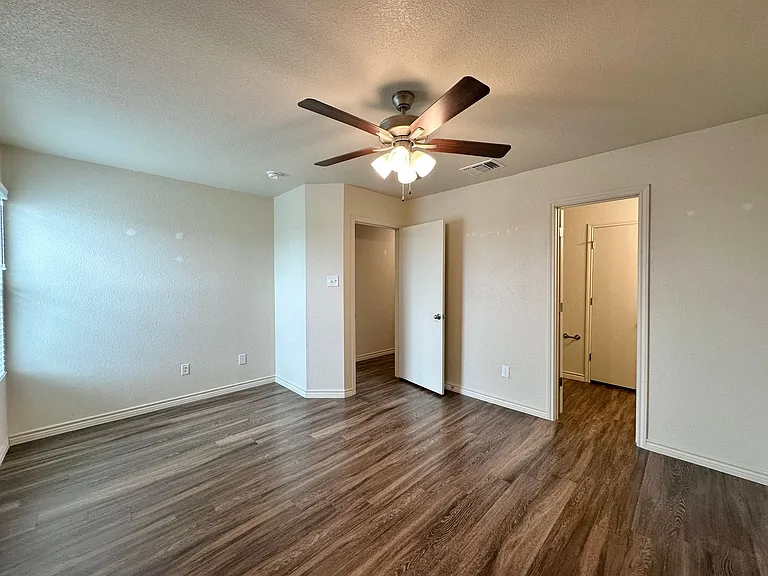 906 Childress Dr — Photo 25