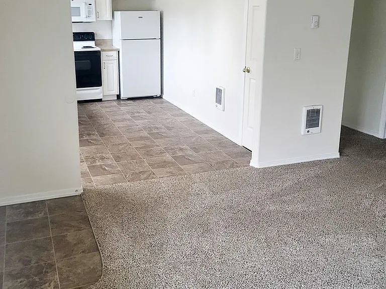 465 E Ellendale Ave — Photo 6