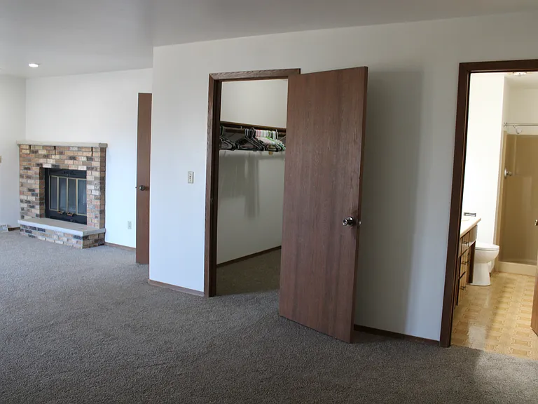 1015 Babcock St — Photo 22