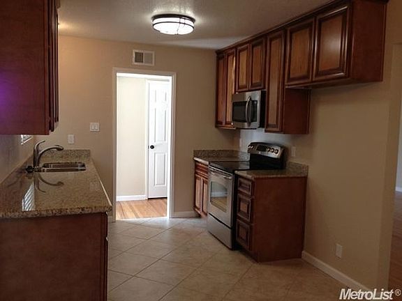 3rd image of 26793 E Mahon Ave