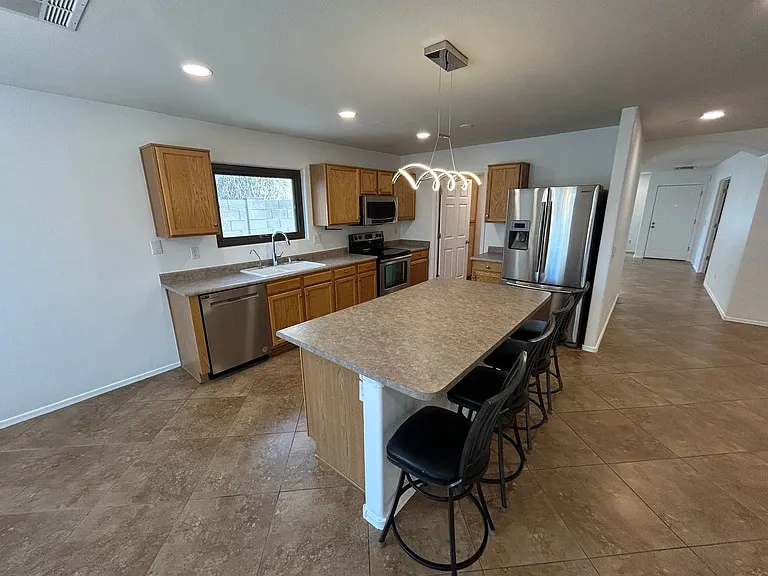 3126 W Zachary Dr — Photo 3