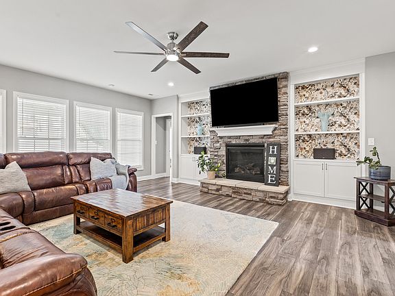 4th image of 6149 Grey Oak Ln