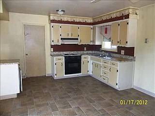 3rd image of 436 N Santa Venetia St