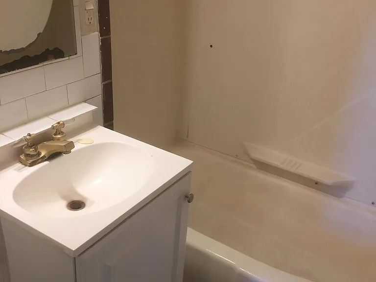 2 Everett Pl #1 — Photo 8