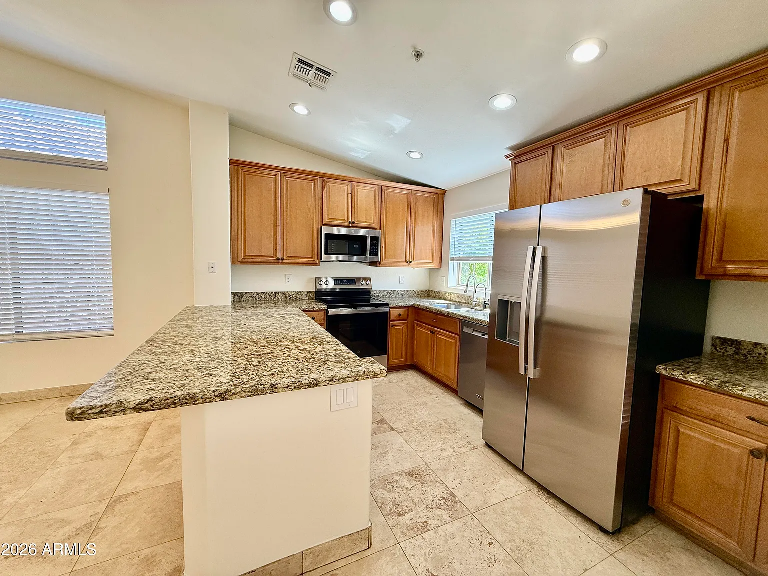 3 bed, 2.0 bath, 1347 sqft, $3,250 — Photo 2