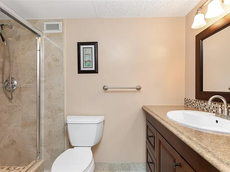 301 NE 14th Ave #307 — Photo 18
