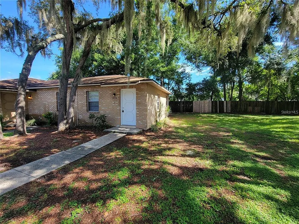 2 bed, 1.0 bath, 835 sqft, $1,395 — Photo 2