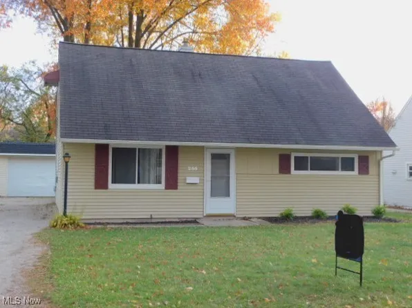 255 Fairpark Dr, Berea, OH 44017