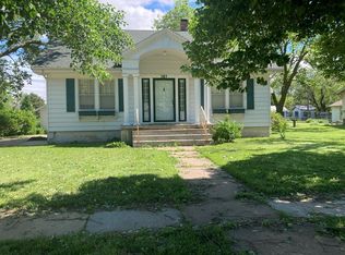 307 W Concord Ave, Holyrood, KS 67450
