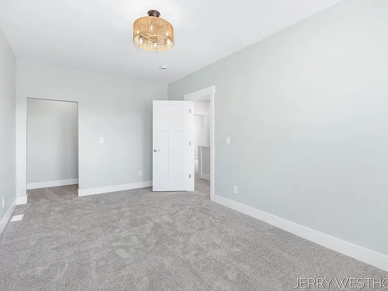 715 Butterworth St SW #4 — Photo 24