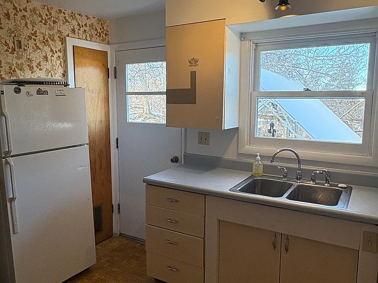 909 W Olive St #A — Photo 11