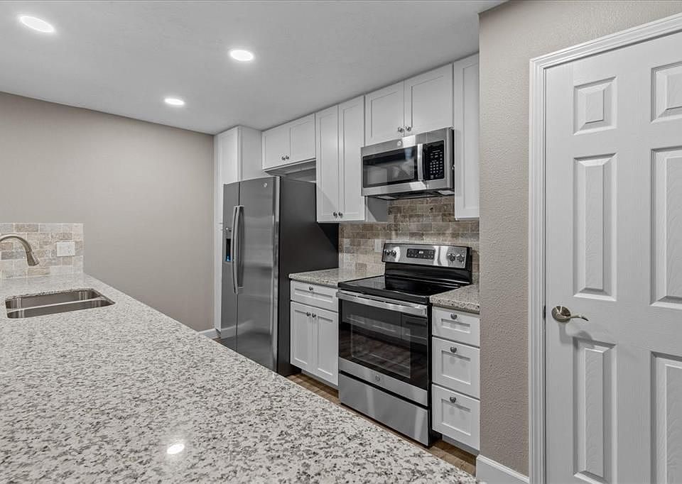 1st image of 9426 Willow Wood Ln