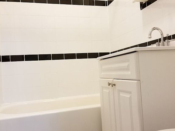 4th image of 985 Ocean Ave APT 1C