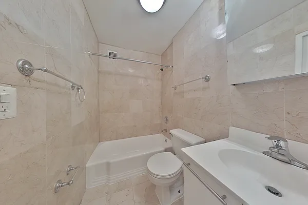 Rented by Platinum Forbes Global Properties | media 5