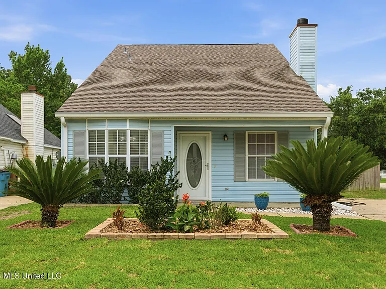 2387 Trafalgar Dr — Photo 2