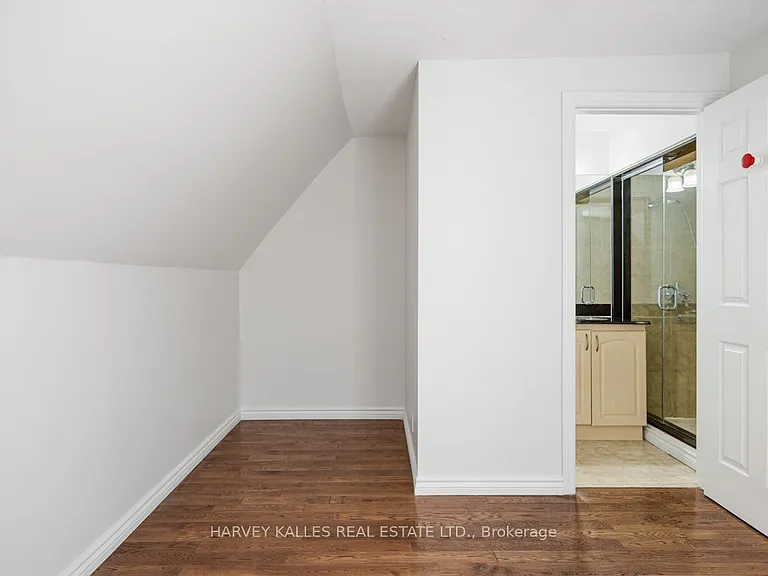 916 Bloor St W #UPPER — Photo 17