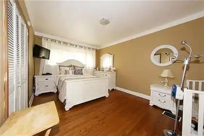 Winnipeg Apartment for rent - 3 Bedrooms — photo 6