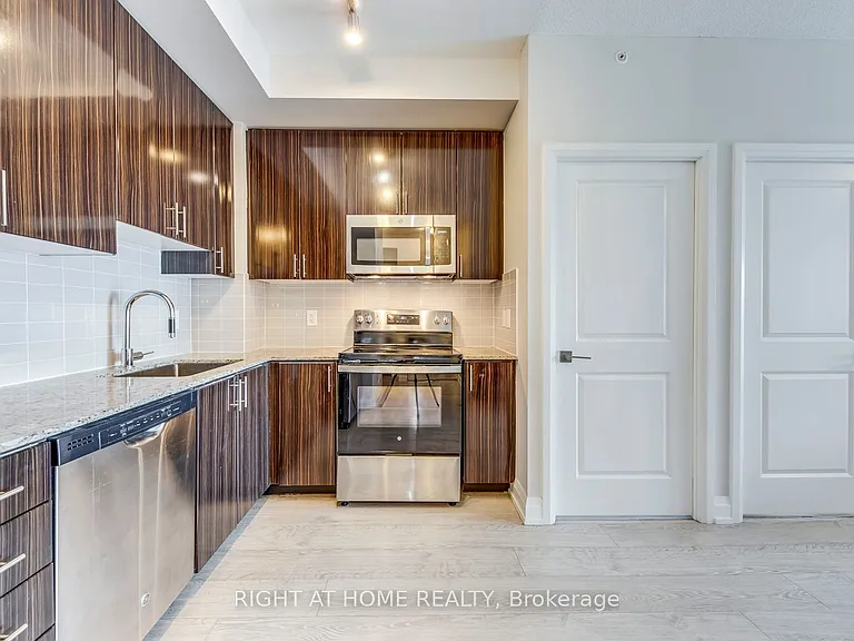 7171 Yonge St #2415 — Photo 13