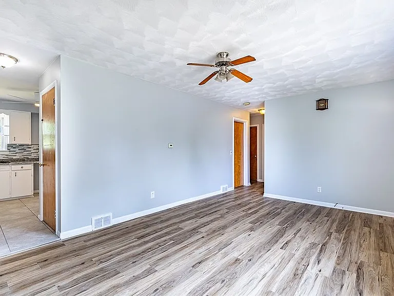 138 Clark Ave — Photo 13