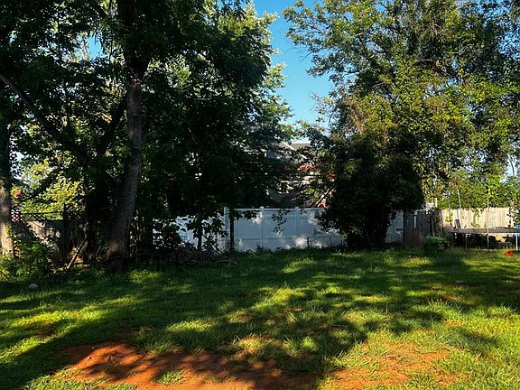 3rd image of 1106 Jackson St