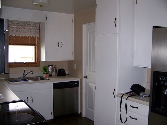 4th image of 903 10th Ave N