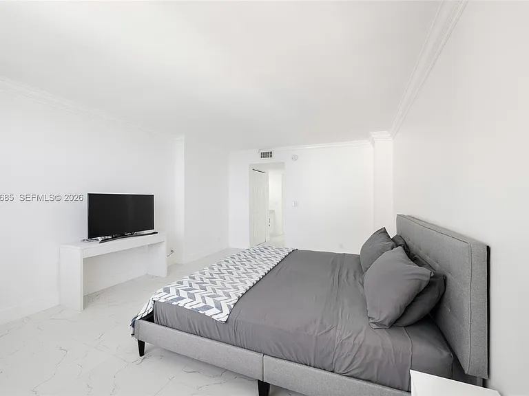 2401 S Ocean Dr #2402 — Photo 12