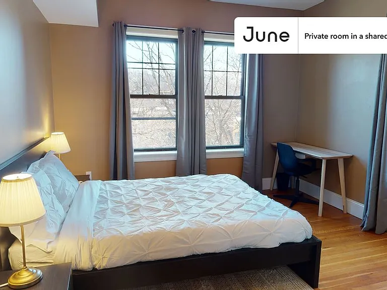 1592 Beacon St #A — Photo 1