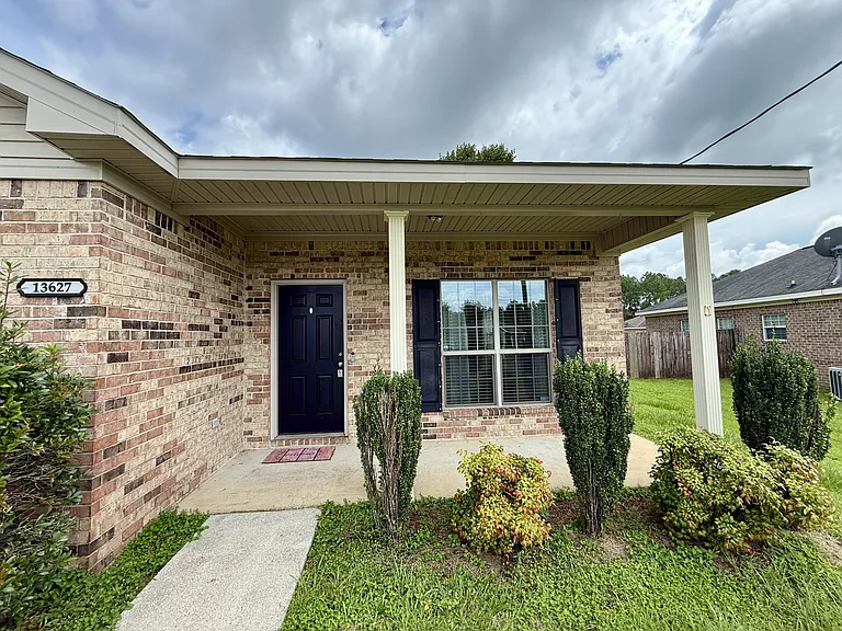 13627 Catahoula Dr S — Photo 2
