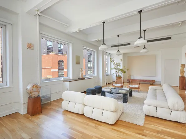 427 Washington Street image 4 of 17