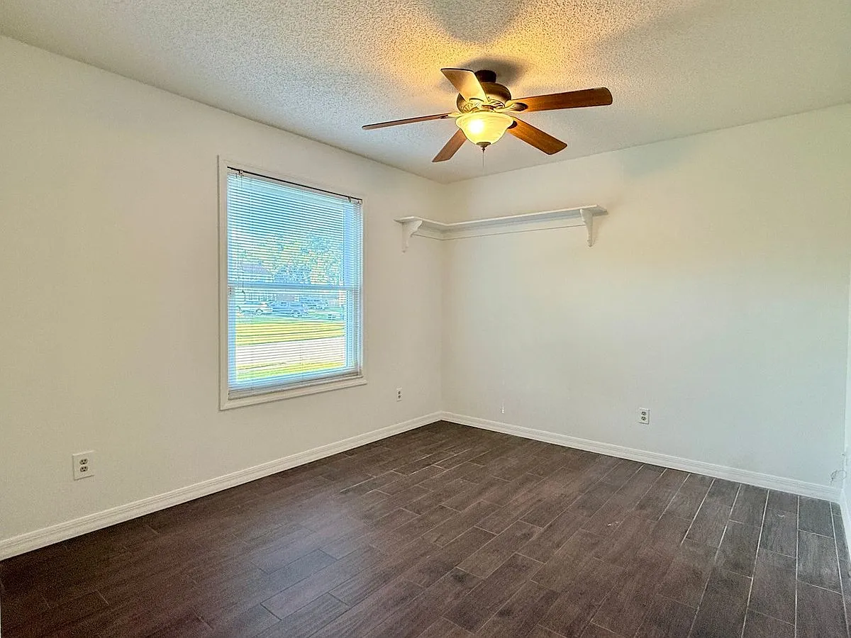 1512 Ison Ln — Photo 4