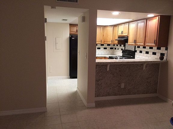 4th image of 3052 Sir Hamilton Cir #1
