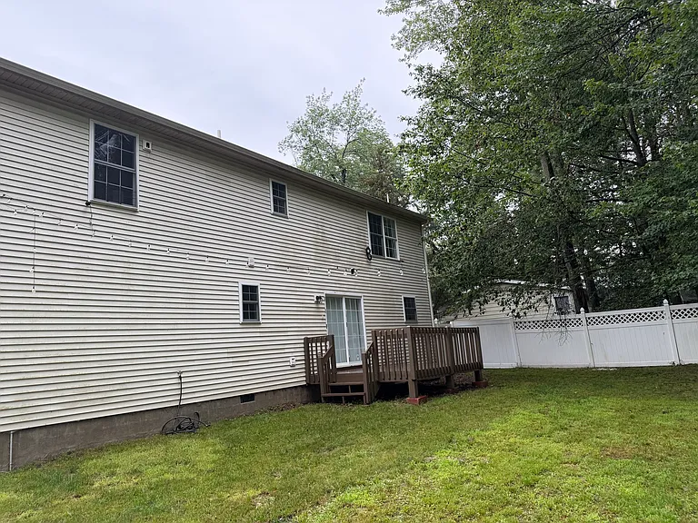 1209 Fern Dr — Photo 4