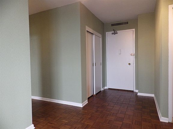 2nd image of 1620 E Broad St APT 808