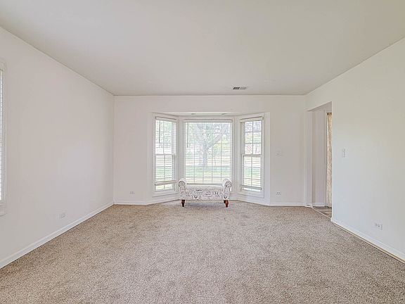 3rd image of 1861 Seneca Dr