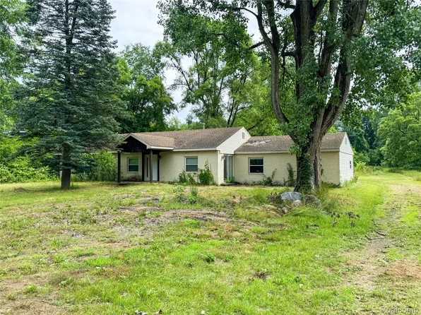 7889 Chilson Rd, Pinckney, MI 48169