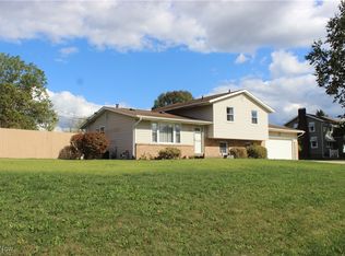 2424 Waynesburg Dr SE, Canton, OH 44707