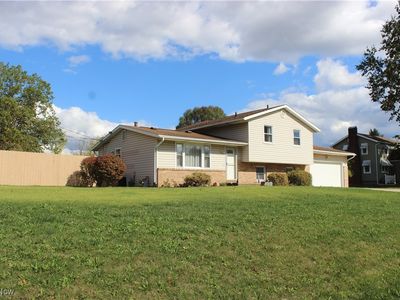 2424 Waynesburg Dr SE, Canton, OH, 44707