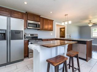 450 NW 4th St, Earlham, IA 50072