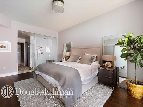 5th image of 2020 N Bayshore Dr APT 2107